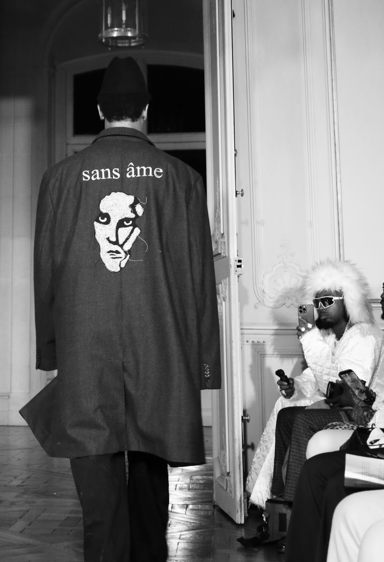 Sans âme coat on the runway in black and white
